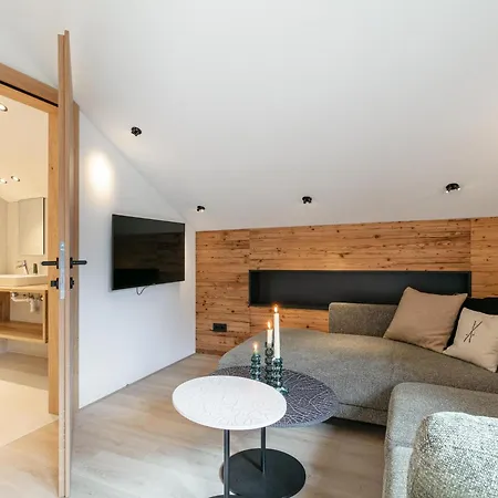 Alpenlodge Pettneu 1 *